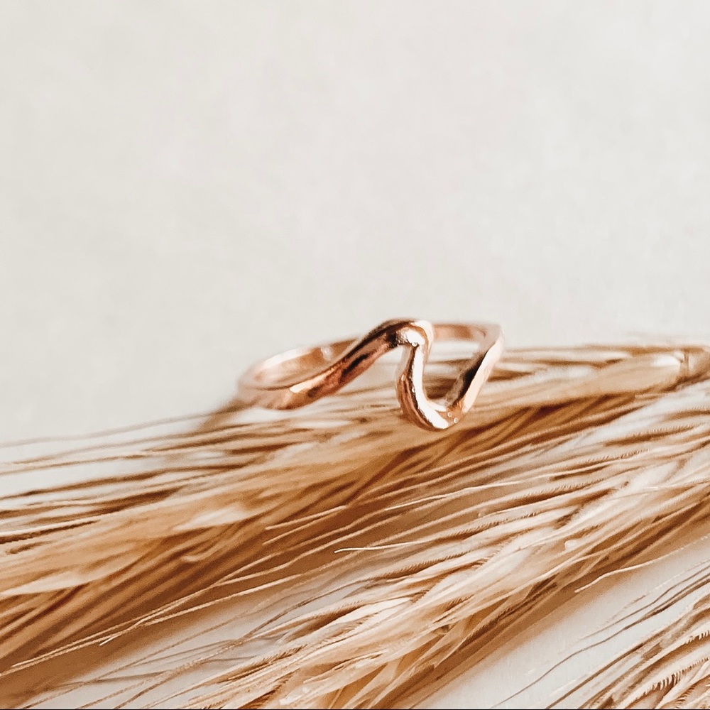 Rose Gold Dainty Wave Ring